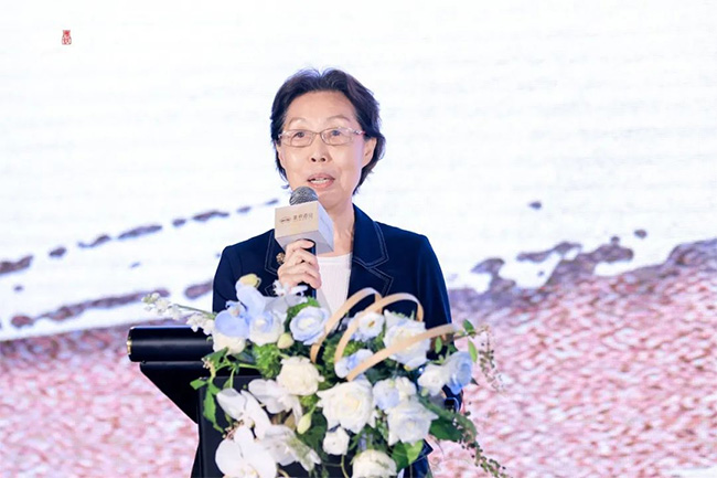 ▲中国副食流通协会会长 何继红